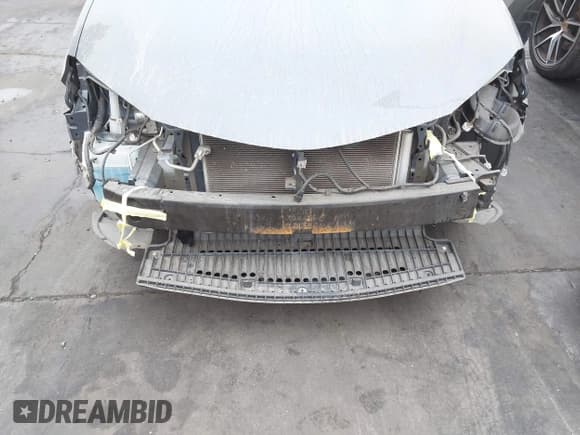 ✅ 2019 Toyota Corolla LE • VIN: 2T1BURHEXKC154726 • Lot: 43631625. Wystawiony na IAAI z przebiegiem 80 509 mil. Bezpłatny archiwum sprzedaży aukcyjnych z USA i szczegółowy raport historii pojazdu na DreamBid. Zdjęcie 6.