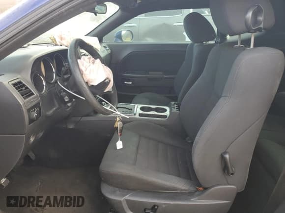 ✅ 2010 Dodge Challenger SE • VIN: 2B3CJ4DV4AH322646 • Lot: 86696424. Wystawiony na Copart z przebiegiem 173 046 mil. Bezpłatny archiwum sprzedaży aukcyjnych z USA i szczegółowy raport historii pojazdu na DreamBid. Zdjęcie 7.