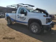 ✅ 2025 Chevrolet Silverado 2500HD • VIN: 1GC0KLE71SF192028 • Lot: 71370845. Wystawiony na Copart z przebiegiem 15 609 mil. Bezpłatny archiwum sprzedaży aukcyjnych z USA i szczegółowy raport historii pojazdu na DreamBid. Zdjęcie 4.