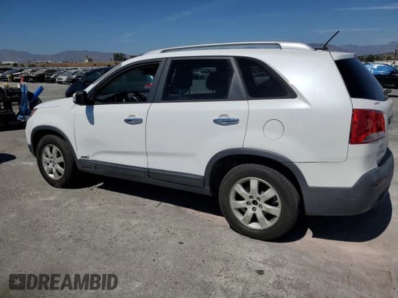 ✅ 2013 Kia Sorento LX • VIN: 5XYKTDA23DG389210 • Лот: 69808935. Опубликован ранее на Copart с пробегом 190 614 миль. Бесплатный доступ к архиву аукционных продаж из США и подробный отчёт об истории автомобиля на DreamBid. Изображение 2.