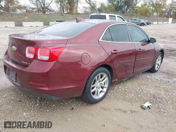 2015 Chevrolet Malibu LT z VIN 1G11C5SL5FF121878, wystawiony jako IAAI lot #43588030 z przebiegiem 142 774 mil mil oraz . Historia ofert i sprzedaży dostępna na DreamBid. Obrazek 4.