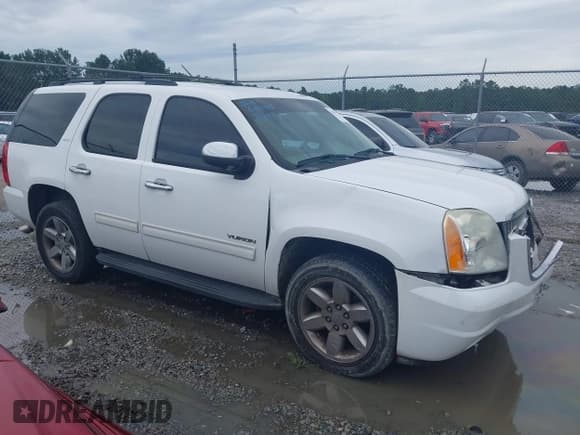 ✅ 2010 GMC Yukon SLT • VIN: 1GKUCCE07AR227268 • Lot: 42471770. Listed on IAAI with 215,047 mi. Free auction sales archive from the USA and detailed vehicle history report at DreamBid. Image 13.