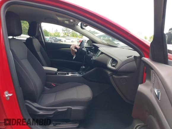 ✅ 2018 Buick Regal Preferred • VIN: W04GU8SX9J1178202 • Lot: 42535664. Wystawiony na IAAI z przebiegiem 51 269 mil. Bezpłatny archiwum sprzedaży aukcyjnych z USA i szczegółowy raport historii pojazdu na DreamBid. Zdjęcie 5.