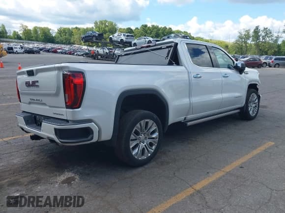 ✅ 2021 GMC Sierra 1500 Denali • VIN: 3GTU9FEL0MG255150 • Lot: 43060209. Wystawiony na IAAI z przebiegiem 56 711 mil. Bezpłatny archiwum sprzedaży aukcyjnych z USA i szczegółowy raport historii pojazdu na DreamBid. Zdjęcie 4.
