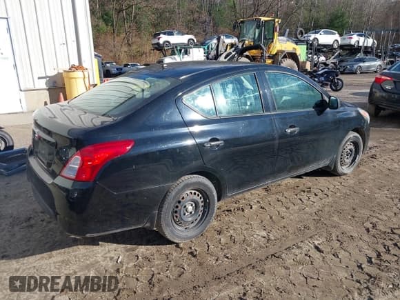✅ 2015 Nissan Versa S Plus • VIN: 3N1CN7AP9FL802919 • Lot: 43741939. Wystawiony na IAAI z przebiegiem Nie podano. Bezpłatny archiwum sprzedaży aukcyjnych z USA i szczegółowy raport historii pojazdu na DreamBid. Zdjęcie 4.