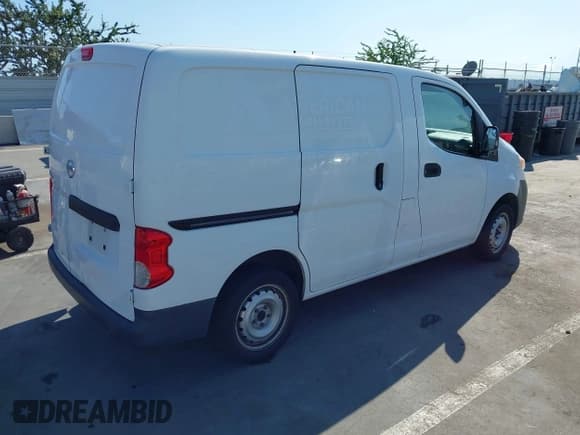 ✅ 2015 Nissan NV200 SV • VIN: 3N6CM0KN2FK694988 • Lot: 43207442. Listed on IAAI with 196,251 mi. Free auction sales archive from the USA and detailed vehicle history report at DreamBid. Image 4.