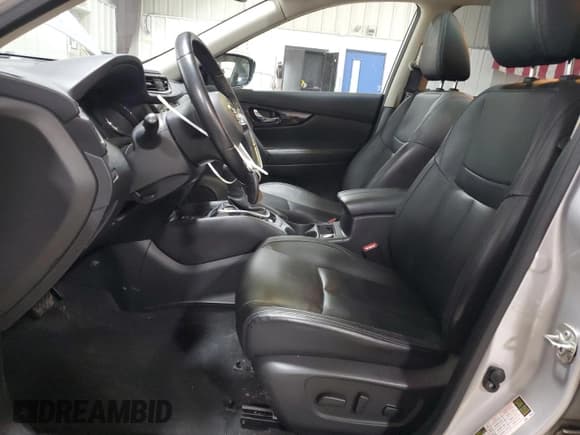 ✅ 2018 Nissan Rogue SV • VIN: JN8AT2MV1JW306091 • Lot: 93230145. Wystawiony na Copart z przebiegiem 39 224 mil. Bezpłatny archiwum sprzedaży aukcyjnych z USA i szczegółowy raport historii pojazdu na DreamBid. Zdjęcie 7.