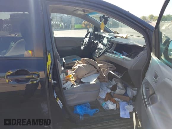 ✅ 2015 Toyota Sienna LE • VIN: 5TDJK3DC6FS094668 • Лот: 42503760. Опубликован ранее на IAAI с пробегом 181 598 миль. Бесплатный доступ к архиву аукционных продаж из США и подробный отчёт об истории автомобиля на DreamBid. Изображение 5.