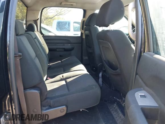 ✅ 2010 Chevrolet Silverado 1500 LT • VIN: 3GCRCSE02AG225245 • Lot: 43597712. Wystawiony na IAAI z przebiegiem 283 273 mil. Bezpłatny archiwum sprzedaży aukcyjnych z USA i szczegółowy raport historii pojazdu na DreamBid. Zdjęcie 8.