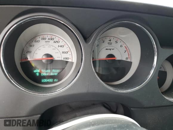 ✅ 2014 Dodge Challenger SRT-8 • VIN: 2C3CDYCJ1EH258264 • Lot: 75100064. Wystawiony na Copart z przebiegiem 105 432 mil. Bezpłatny archiwum sprzedaży aukcyjnych z USA i szczegółowy raport historii pojazdu na DreamBid. Zdjęcie 9.