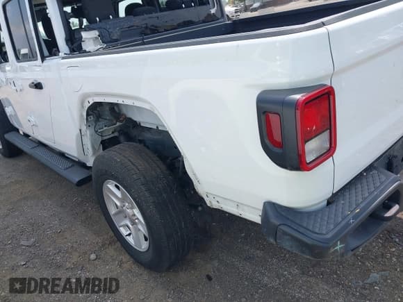 ✅ 2023 Jeep Gladiator Sport S • VIN: 1C6HJTAG3PL532694 • Лот: 42446863. Опубликован ранее на IAAI с пробегом 40 525 миль. Бесплатный доступ к архиву аукционных продаж из США и подробный отчёт об истории автомобиля на DreamBid. Изображение 19.