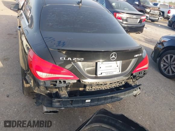 ✅ 2014 Mercedes-Benz CLA 250 • VIN: WDDSJ4EB6EN045368 • Lot: 42560939. Listed on IAAI with 29,241 mi. Free auction sales archive from the USA and detailed vehicle history report at DreamBid. Image 6.