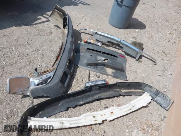 ✅ 2003 Chevrolet Silverado 2500HD • VIN: 1GBHC29163E253983 • Lot: 43172821. Wystawiony na IAAI z przebiegiem 244 146 mil. Bezpłatny archiwum sprzedaży aukcyjnych z USA i szczegółowy raport historii pojazdu na DreamBid. Zdjęcie 12.