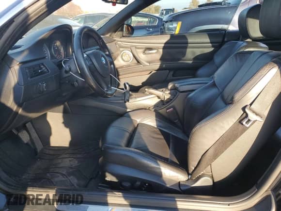 2008 BMW 3 Series M3 z VIN WBSWL935X8P331533, wystawiony jako Copart lot #91473545 z przebiegiem 105 128 mil mil oraz Czysty tytuł • Clean title. Historia ofert i sprzedaży dostępna na DreamBid. Obrazek 7.