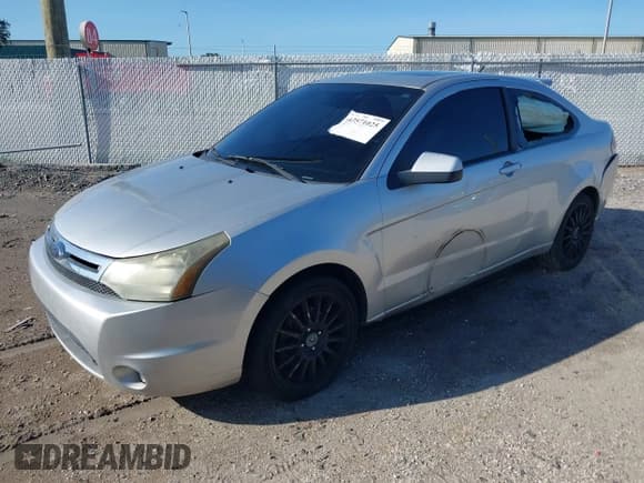 ✅ 2010 Ford Focus SES • VIN: 1FAHP3DNXAW171395 • Lot: 42571025. Wystawiony na IAAI z przebiegiem 219 231 mil. Bezpłatny archiwum sprzedaży aukcyjnych z USA i szczegółowy raport historii pojazdu na DreamBid. Zdjęcie 17.