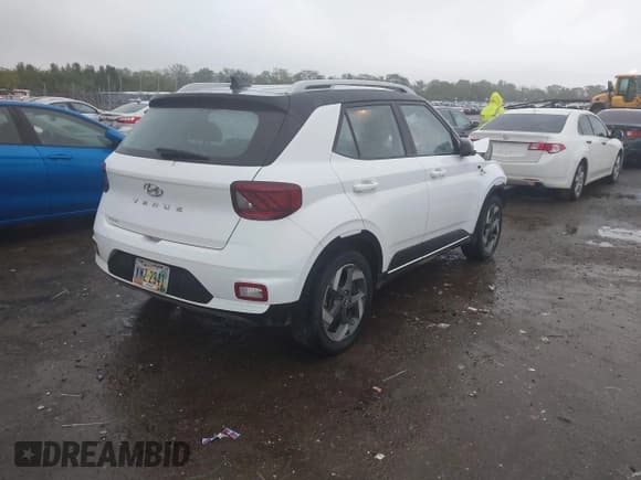 ✅ 2022 Hyundai Venue SEL • VIN: KMHRC8A3XNU139361 • Lot: 43370989. Listed on IAAI with 140,835 mi. Free auction sales archive from the USA and detailed vehicle history report at DreamBid. Image 4.
