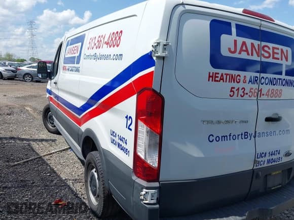 ✅ 2017 Ford Transit • VIN: 1FTYR1ZM1HKB13413 • Lot: 42117599. Wystawiony na IAAI z przebiegiem 114 620 mil. Bezpłatny archiwum sprzedaży aukcyjnych z USA i szczegółowy raport historii pojazdu na DreamBid. Zdjęcie 3.