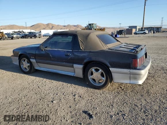 ✅ 1990 Ford Mustang GT • VIN: 1FACP45E1LF212742 • Lot: 69967584. Wystawiony na Copart z przebiegiem 96 413 mil. Bezpłatny archiwum sprzedaży aukcyjnych z USA i szczegółowy raport historii pojazdu na DreamBid. Zdjęcie 2.