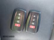 ✅ 2022 Toyota Corolla XSE • VIN: 5YFT4MCE6NP102058 • Lot: 43200905. Wystawiony na IAAI z przebiegiem 38 896 mil. Bezpłatny archiwum sprzedaży aukcyjnych z USA i szczegółowy raport historii pojazdu na DreamBid. Zdjęcie 11.