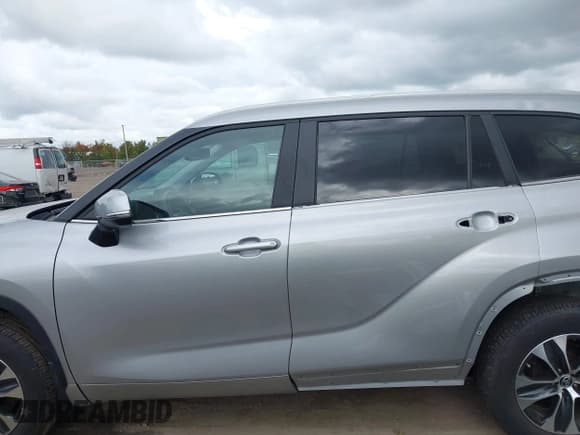 ✅ 2024 Toyota Highlander XLE • VIN: 5TDKDRBH4RS541051 • Лот: 43385217. Опубликован ранее на IAAI с пробегом 17 943 миль. Бесплатный доступ к архиву аукционных продаж из США и подробный отчёт об истории автомобиля на DreamBid. Изображение 15.