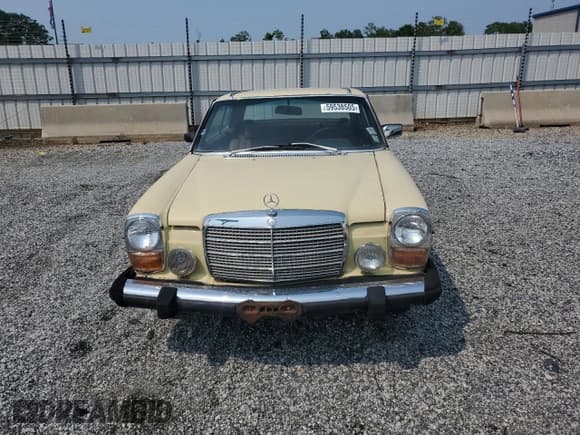 ✅ 1975 Mercedes-Benz 280 • VIN: 11407312104587 • Лот: 59538505. Опубликован ранее на Copart с пробегом 66 965 миль. Бесплатный доступ к архиву аукционных продаж из США и подробный отчёт об истории автомобиля на DreamBid. Изображение 5.