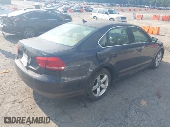 ✅ 2014 Volkswagen Passat SE • VIN: 1VWBS7A34EC110282 • Лот: 43037754. Опубликован ранее на IAAI с пробегом 111 200 миль. Бесплатный доступ к архиву аукционных продаж из США и подробный отчёт об истории автомобиля на DreamBid. Изображение 4.