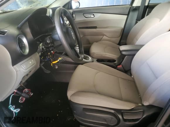 ✅ 2021 Kia Forte LXS • VIN: 3KPF24AD2ME307003 • Lot: 87837725. Wystawiony na Copart z przebiegiem Nie podano. Bezpłatny archiwum sprzedaży aukcyjnych z USA i szczegółowy raport historii pojazdu na DreamBid. Zdjęcie 7.