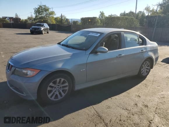 ✅ 2006 BMW 3 Series 325i • VIN: WBAVB13566KX66807 • Lot: 82641395. Listed on Copart with 118,668 mi. Free auction sales archive from the USA and detailed vehicle history report at DreamBid. Image 1.