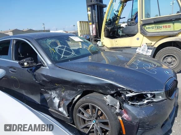 ✅ 2019 BMW 3 Series 330i • VIN: WBA5R1C5XKFH20799 • Lot: 42207910. Listed on IAAI with 59,202 mi. Free auction sales archive from the USA and detailed vehicle history report at DreamBid. Image 13.