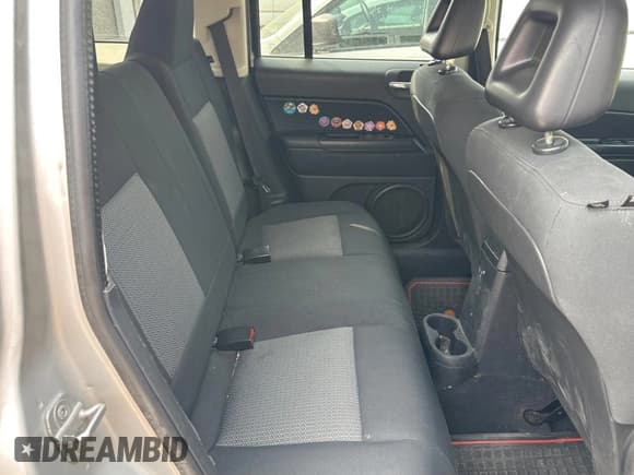 ✅ 2009 Jeep Patriot Sport • VIN: 1J8FT28B39D203658 • Lot: 71490195. Listed on Copart with 292,609 mi. Free auction sales archive from the USA and detailed vehicle history report at DreamBid. Image 6.