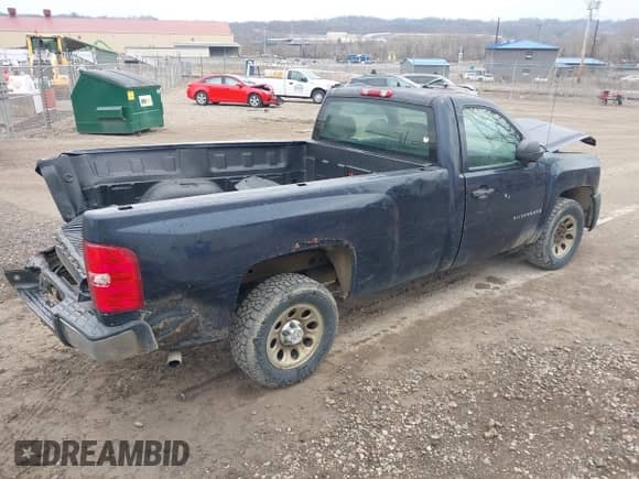 2008 Chevrolet Silverado 1500 Work Truck z VIN 1GCEC14XX8Z137559, wystawiony jako IAAI lot #41908762 z przebiegiem 114 357 mil mil oraz . Historia ofert i sprzedaży dostępna na DreamBid. Obrazek 4.