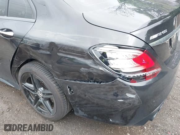 ✅ 2019 Mercedes-Benz C 43 AMG • VIN: 55SWF6EB5KU297002 • Lot: 42274373. Wystawiony na IAAI z przebiegiem 96 241 mil. Bezpłatny archiwum sprzedaży aukcyjnych z USA i szczegółowy raport historii pojazdu na DreamBid. Zdjęcie 6.