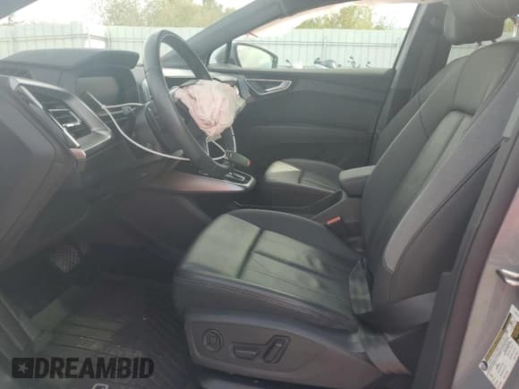 ✅ 2024 Audi Q4 e-tron Premium Plus • VIN: WA1L2BFZ6RP014847 • Лот: 81253825. Опубликован ранее на Copart с пробегом Не указан. Бесплатный доступ к архиву аукционных продаж из США и подробный отчёт об истории автомобиля на DreamBid. Изображение 7.