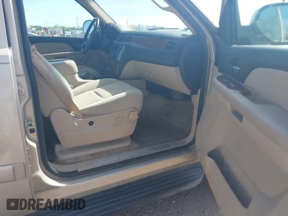 ✅ 2008 Chevrolet Avalanche LTZ • VIN: 3GNEC12038G170903 • Lot: 41865554. Listed on IAAI with 236,577 mi. Free auction sales archive from the USA and detailed vehicle history report at DreamBid. Image 5.