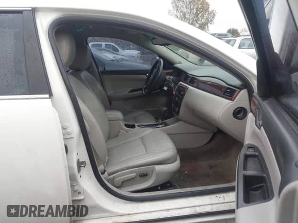 2009 Chevrolet Impala LT z VIN 2G1WT57K891278662, wystawiony jako IAAI lot #43505685 z przebiegiem 182 274 mil mil oraz . Historia ofert i sprzedaży dostępna na DreamBid. Obrazek 5.