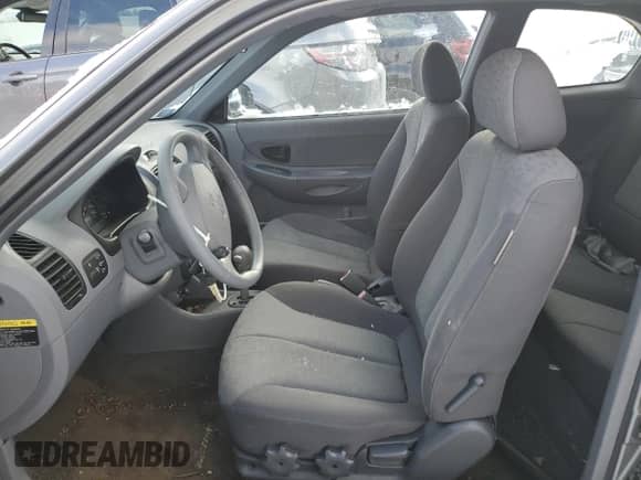 2005 Hyundai Accent GLS z VIN KMHCG35CX5U323836, wystawiony jako Copart lot #45794965 z przebiegiem Nie podano mil oraz Czysty tytuł • Clean title. Historia ofert i sprzedaży dostępna na DreamBid. Obrazek 7.