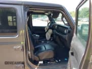 ✅ 2018 Jeep Wrangler Unlimited Sahara • VIN: 1C4HJXEG1JW159817 • Lot: 42565032. Wystawiony na IAAI z przebiegiem 158 695 mil. Bezpłatny archiwum sprzedaży aukcyjnych z USA i szczegółowy raport historii pojazdu na DreamBid. Zdjęcie 5.