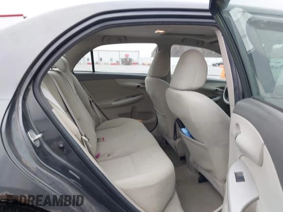 ✅ 2010 Toyota Corolla • VIN: 1NXBU4EE1AZ363602 • Lot: 43641289. Wystawiony na IAAI z przebiegiem 171 447 mil. Bezpłatny archiwum sprzedaży aukcyjnych z USA i szczegółowy raport historii pojazdu na DreamBid. Zdjęcie 8.