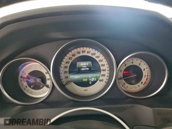 ✅ 2014 Mercedes-Benz E 350 • VIN: WDDKJ5KB3EF248917 • Lot: 93278035. Wystawiony na Copart z przebiegiem 150 775 mil. Bezpłatny archiwum sprzedaży aukcyjnych z USA i szczegółowy raport historii pojazdu na DreamBid. Zdjęcie 9.