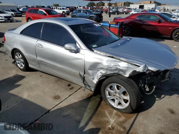 ✅ 2003 Mercedes-Benz CLK 320 • VIN: WDBTJ65J43F038135 • Лот: 71801574. Опубликован ранее на Copart с пробегом 220 256 миль. Бесплатный доступ к архиву аукционных продаж из США и подробный отчёт об истории автомобиля на DreamBid. Изображение 4.