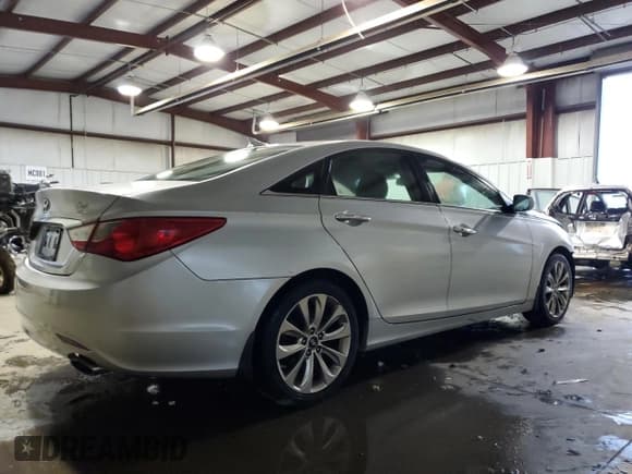 ✅ 2013 Hyundai Sonata SE • VIN: 5NPEC4AC5DH556813 • Lot: 72639774. Listed on Copart with 146,115 mi. Free auction sales archive from the USA and detailed vehicle history report at DreamBid. Image 3.