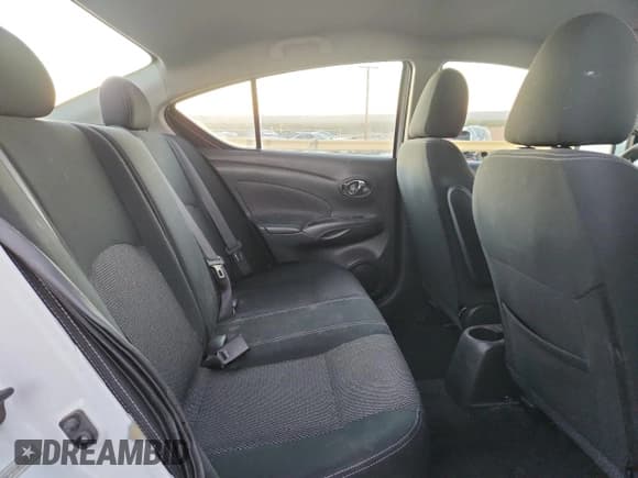 ✅ 2018 Nissan Versa SV • VIN: 3N1CN7AP0JL823649 • Lot: 90394275. Wystawiony na Copart z przebiegiem 90 780 mil. Bezpłatny archiwum sprzedaży aukcyjnych z USA i szczegółowy raport historii pojazdu na DreamBid. Zdjęcie 10.