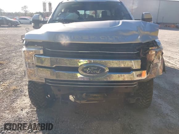 ✅ 2019 Ford F-250 XL • VIN: 1FT7W2BT5KED22686 • Lot: 43557183. Wystawiony na IAAI z przebiegiem 185 179 mil. Bezpłatny archiwum sprzedaży aukcyjnych z USA i szczegółowy raport historii pojazdu na DreamBid. Zdjęcie 6.