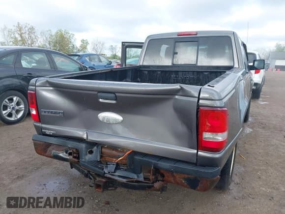 ✅ 2011 Ford Ranger XLT • VIN: 1FTKR4EEXBPB22563 • Lot: 42101752. Listed on IAAI with 211,855 mi. Free auction sales archive from the USA and detailed vehicle history report at DreamBid. Image 6.