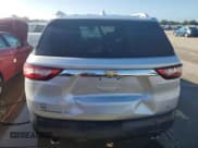 ✅ 2018 Chevrolet Traverse LT Cloth • VIN: 1GNEVGKW1JJ101424 • Lot: 74521894. Wystawiony na Copart z przebiegiem 63 542 mil. Bezpłatny archiwum sprzedaży aukcyjnych z USA i szczegółowy raport historii pojazdu na DreamBid. Zdjęcie 6.