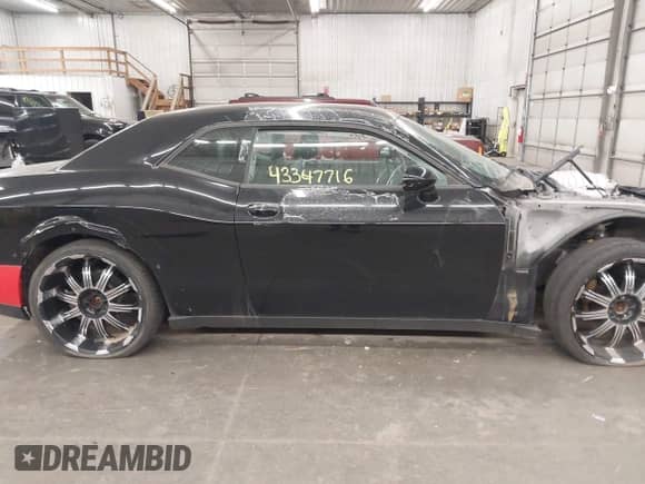 2019 Dodge Challenger SRT Hellcat Redeye Widebody z VIN 2C3CDZL97KH694866, wystawiony jako IAAI lot #43347716 z przebiegiem Nie podano mil oraz . Historia ofert i sprzedaży dostępna na DreamBid. Obrazek 14.