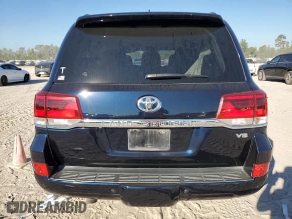 ✅ 2018 Toyota Land Cruiser • VIN: JTMCY7AJ4J4067877 • Lot: 77243534. Listed on Copart with 92,060 mi. Free auction sales archive from the USA and detailed vehicle history report at DreamBid. Image 6.