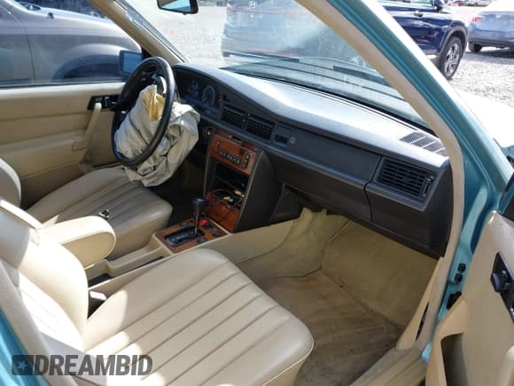 ✅ 1991 Mercedes-Benz 190 • VIN: WDBDA29D0MF832696 • Lot: 41796176. Listed on IAAI with 197,693 mi. Free auction sales archive from the USA and detailed vehicle history report at DreamBid. Image 5.