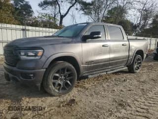 ✅ 2022 Ram 1500 Laramie • VIN: 1C6SRFJM9NN234223 • Лот: 82680514. Опубликован ранее на Copart с пробегом 29 698 миль. Бесплатный доступ к архиву аукционных продаж из США и подробный отчёт об истории автомобиля на DreamBid. Изображение 1.
