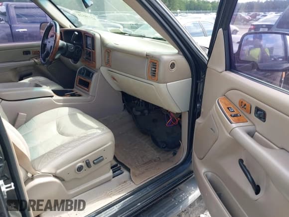 ✅ 2006 GMC Yukon SLT • VIN: 1GKEC13Z16R159308 • Лот: 42739521. Опубликован ранее на IAAI с пробегом 272 780 миль. Бесплатный доступ к архиву аукционных продаж из США и подробный отчёт об истории автомобиля на DreamBid. Изображение 5.